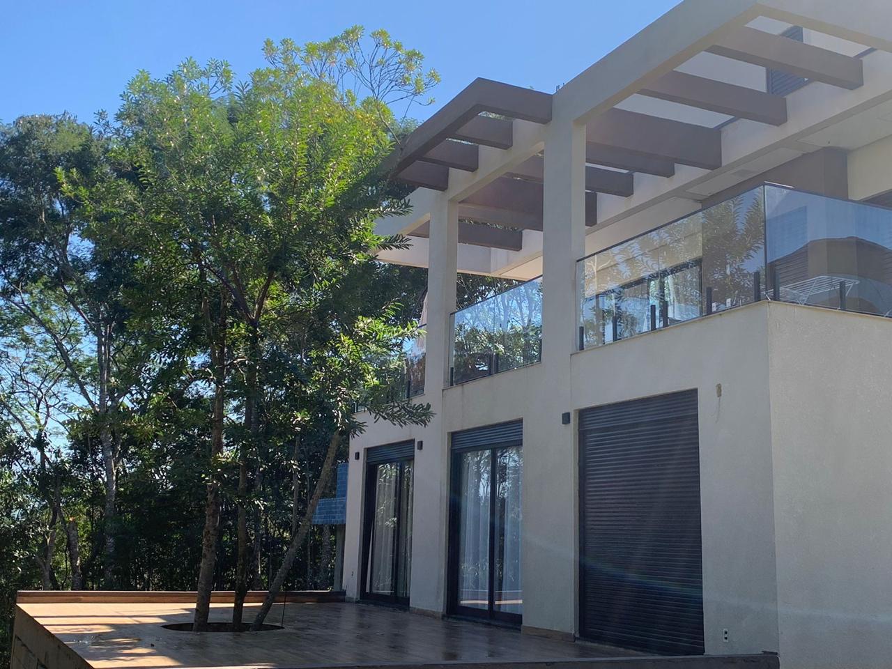 Leia mais sobre o artigo Casa de Alto Padrão com Hidro e Lazer Completo